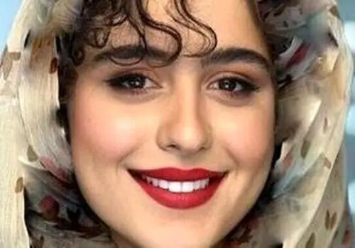 فاطیما بهارمست با یک استایل چرم جلب توجه کرد