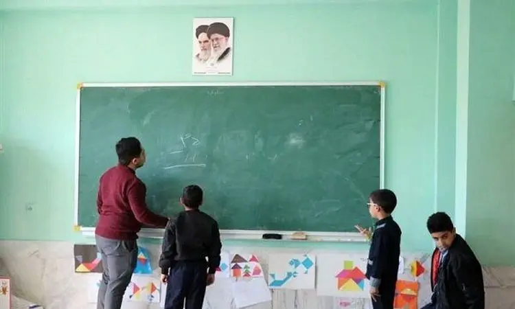 تصاویر زیبا و جالب از بازیگرانی که در نقش معلم بازی کردند+فیلم