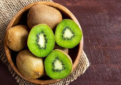 قیمت کیوی به  ۱۵۰ هزار تومان رسید

