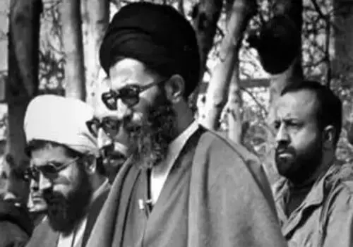 اولین جمله رهبر جدید انقلاب بعد از بیرون آمدن از زیر آوار