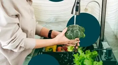 راز شست‌وشوی صحیح میوه و سبزیجات از زبان یک سرآشپز حرفه‌ای