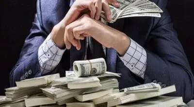 ساعت ۶۳۰ میلیارد تومانی آقازاده ثروتمند! + عکس