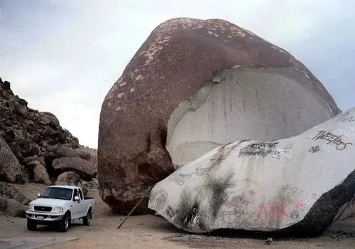 بزرگترین صخره جهان در کدام کشور است؟
