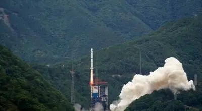 لحظه سقوط راکت ماهواره‌بر چینی بر روی منطقه‌ای مسکونی+ فیلم