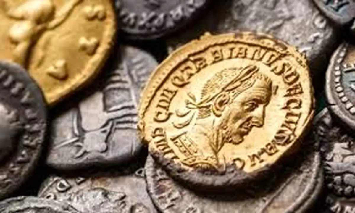 وقتی کلید تراکتور، راه را به گنج سکه‌های رومی باز کرد! (عکس)