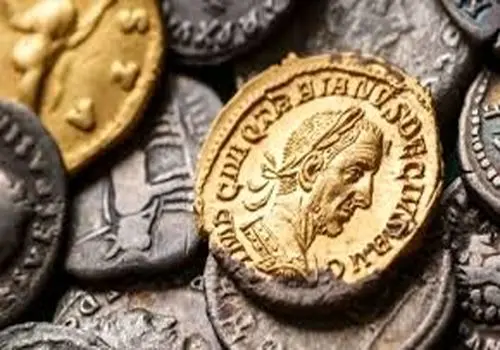 وقتی کلید تراکتور، راه را به گنج سکه‌های رومی باز کرد! (عکس)