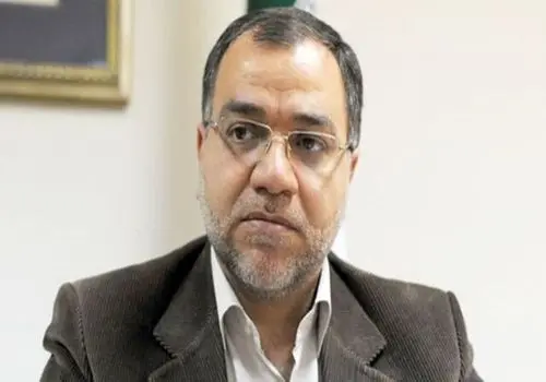 نوشته معنادار روی انگشت رهبر انقلاب در دیدار امروز/عکس 