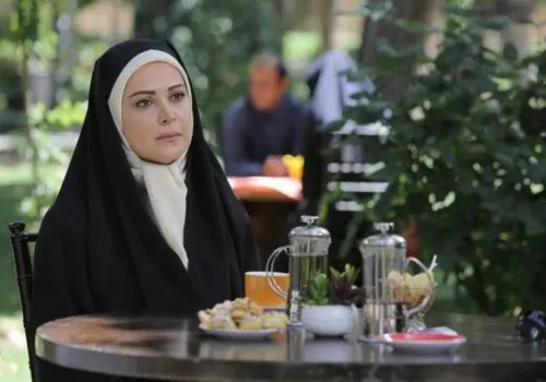 آذر سریال پدرسالار از کادوی تولدش عکس گرفت