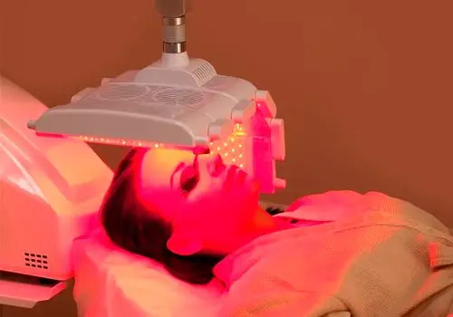 نور قرمز؛ درمان واقعی پوست یا تبلیغات پرزرق‌وبرق؟

