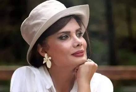 فتوشات جذاب عاطفه رضوی با تیپ اسپرت