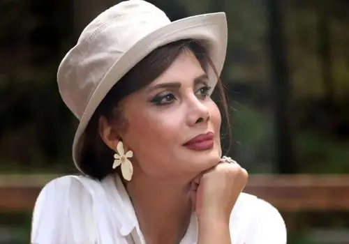 فتوشات جذاب عاطفه رضوی با تیپ اسپرت