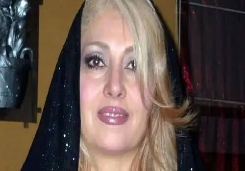 عنایت بخشی، جوان و باابهت در کنار لیلا فروهر