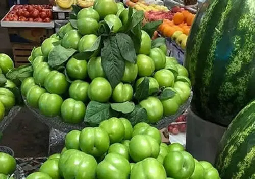 قیمت نجومی میوه های بهاری گوجه سبز چهار میلیون و چغاله بادام ۱.۵ میلیون تومان!