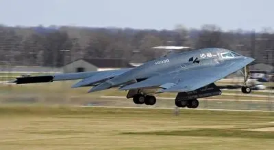 حرکت بمب‌افکن های B-2 به سمت پایگاه آمریکا