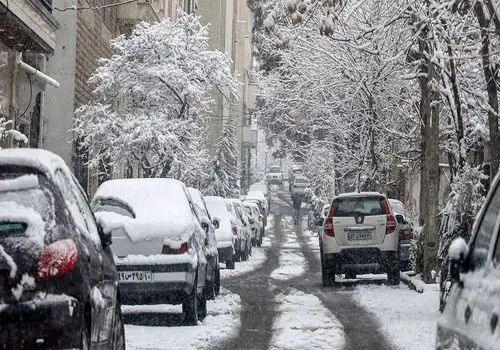 بارش باورنکردنی برف در یزد در بیست و ششمین روز بهار!+ فیلم