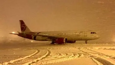 برف و یخبندان شدید در فرودگاه مشهد+ فیلم
