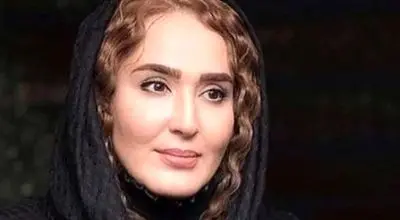 نگاهی به چیدمان عزای زهره فکور صبور با شمع و گل و قاب عکس در خانه پدری‌اش + بیوگرافی و علت خودکشی