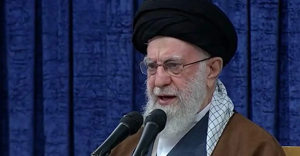 احترام نظامی قهرمانان به پرچم ایران در حضور رهبر انقلاب + عکس