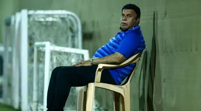 شبانه از استقلال کنارم گذاشتند
