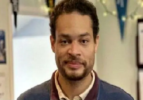  «کول توماس آلن» تیرانداز مراسم شام خبرنگاران کاخ سفید در کودکی