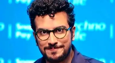 سلفی خنده دار امیرحسین قیاسی و مهرداد صدیقیان وسط خیابان
