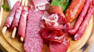   تفاوت ژامبون کالباس و بیکن چیست؟