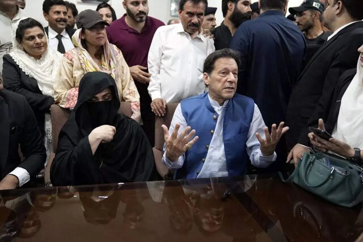 عمران خان و همسرش به قید وثیقه آزاد شدند