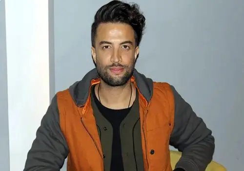 خواننده مشهور پاپ؛ دوست دارم جاروکش حرم امام رضا باشم!+ ویدئو