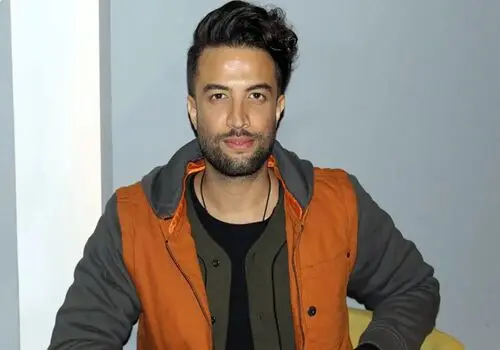 صحبت کردن دختر بنیامین بهادری به فارسی سوژه کاربران شد + فیلم