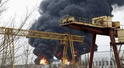آتش‌سوزی وسیع در شهرک صنعتی آبادان؛ دود غلیظ ورودی شهر را فرا گرفت
