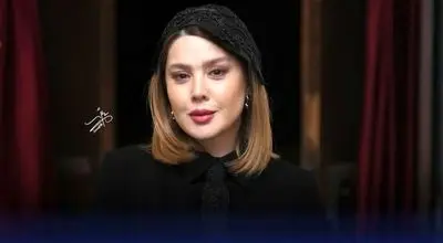 استایل مشکی و کلاسیک نازنین کریمی در اکران فیلم لاک‌پشت+عکس