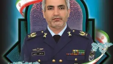  ادای احترام نظامی دختر شهید خلبان سید طاهر مصطفوی به تابوت پدرش+ عکس