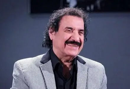 تسلیت جواد یساری به احسان خواجه امیری در یادبود ایرج خواجه امیری/ویدیو 
