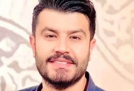 خوانندگی پیمان طالبی مجری برنامه طبیب روی آنتن زنده!