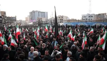 جمعیت سوگوار در حال حرکت به سمت میدان انقلاب تهران