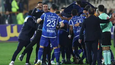 دفاع تمام قد مربی استقلال از جواد نکونام