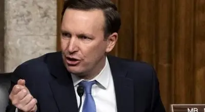 سناتور آمریکایی: ترامپ فقط «جنایت جنگی» را به تعویق انداخته است
