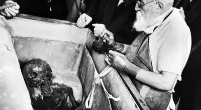 ماجرای ساعت‌سازی که خود را شاهزاده فرانسه معرفی کرد+ عکس