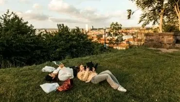 چرا خواندن همزمان دو کتاب برای مغز مفید است؟