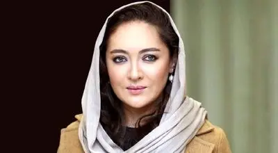 نیکی کریمی در کنار علی دایی روی نیکمت