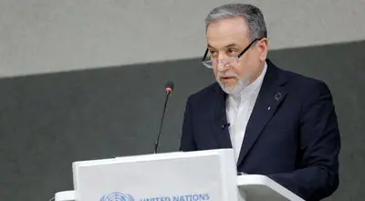 عراقچی: جنایت آمریکا در هدف قرار دادن ناوچه دنا را در مراجع بین‌المللی پیگیری خواهیم کرد
