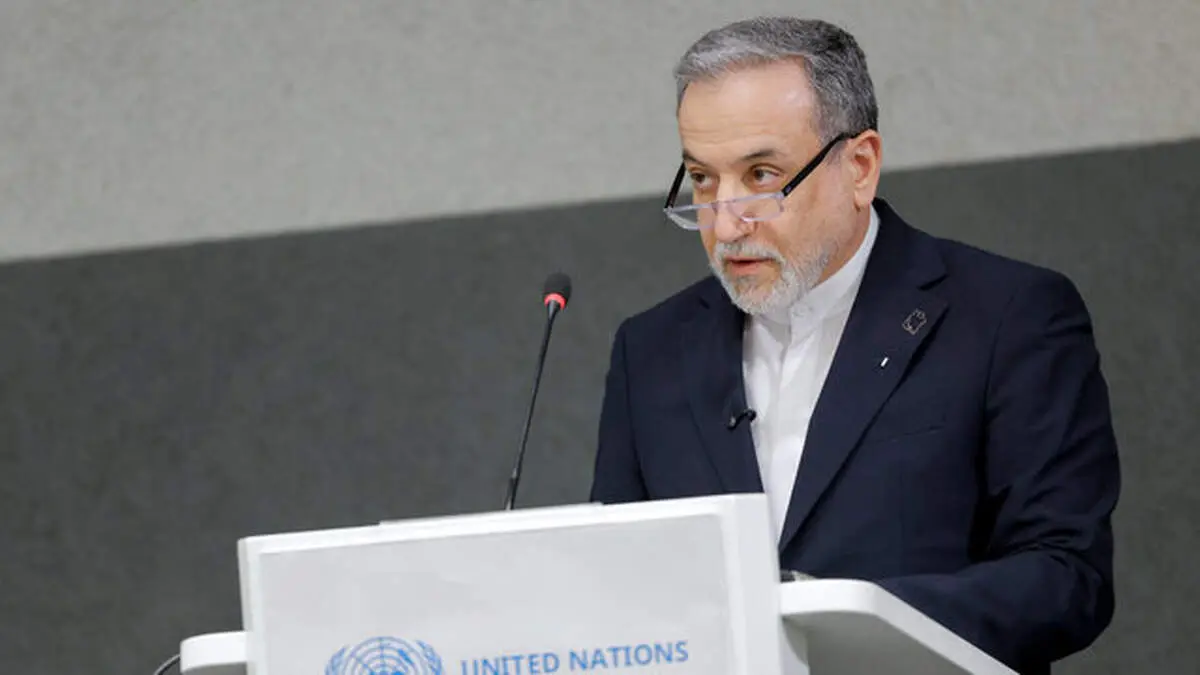 عراقچی: جنایت آمریکا در هدف قرار دادن ناوچه دنا را در مراجع بین‌المللی پیگیری خواهیم کرد
