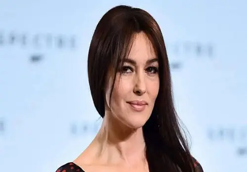 در آغوش پدر؛ کودکی مونیکا بلوچی در سال ۱۳۴۴