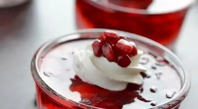 دسر انار؛ شیرینی شب یلدا در فنجان‌های کوچک