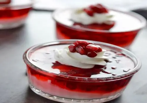 دسر انار؛ شیرینی شب یلدا در فنجان‌های کوچک