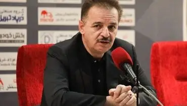 زنوزی خطاب به تاج: مدیریت فوتبال را رها کن اگر توان نداری

