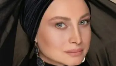 خانم بازیگر لباسش را با ماشین ست کرد