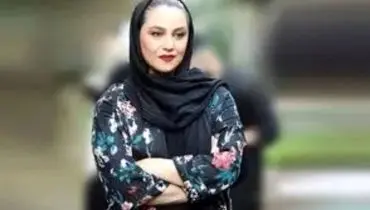 استایل آبی‌رنگ شبنم مقدمی در نشست کتابش
