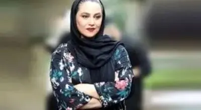 استایل آبی‌رنگ شبنم مقدمی در نشست کتابش