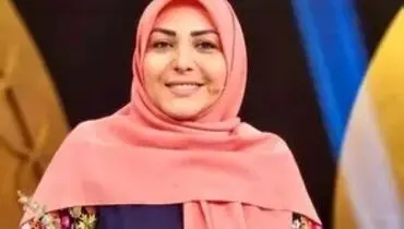 ژست خندان المیرا شریفی‌مقدم در کنار یک شتر